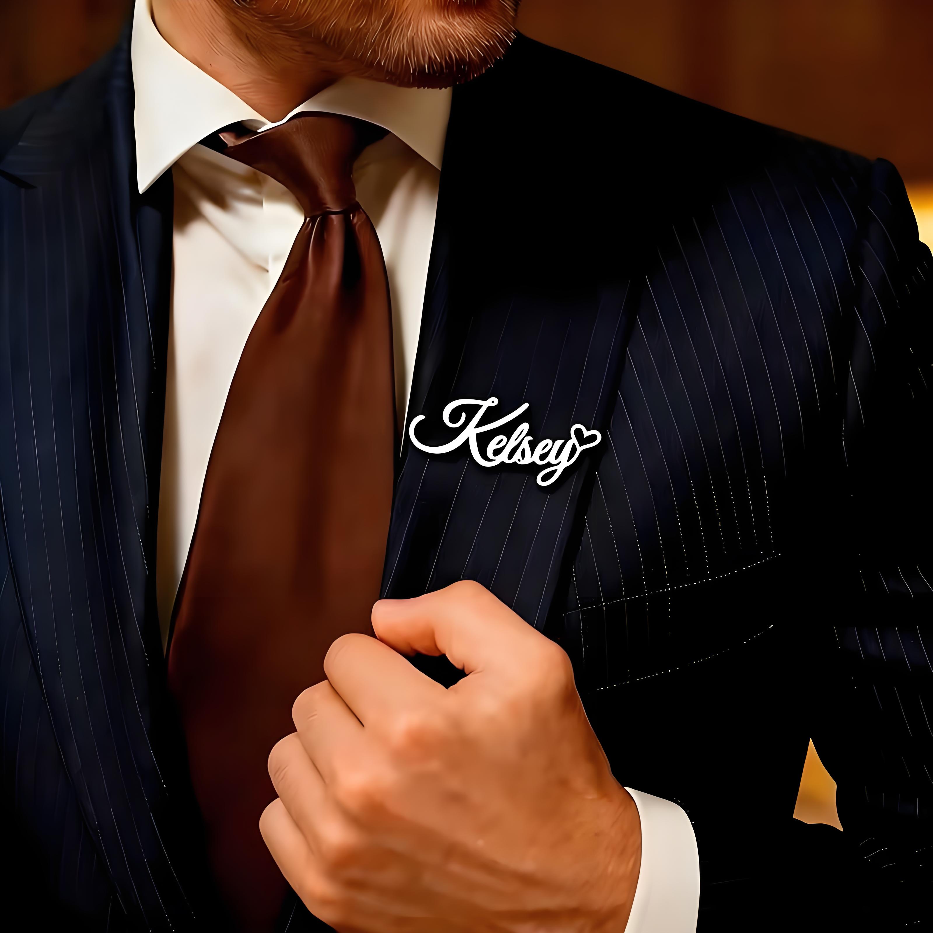 Custom Cursive Name Lapel Pin  - Embroidery Texture のレビューと価格