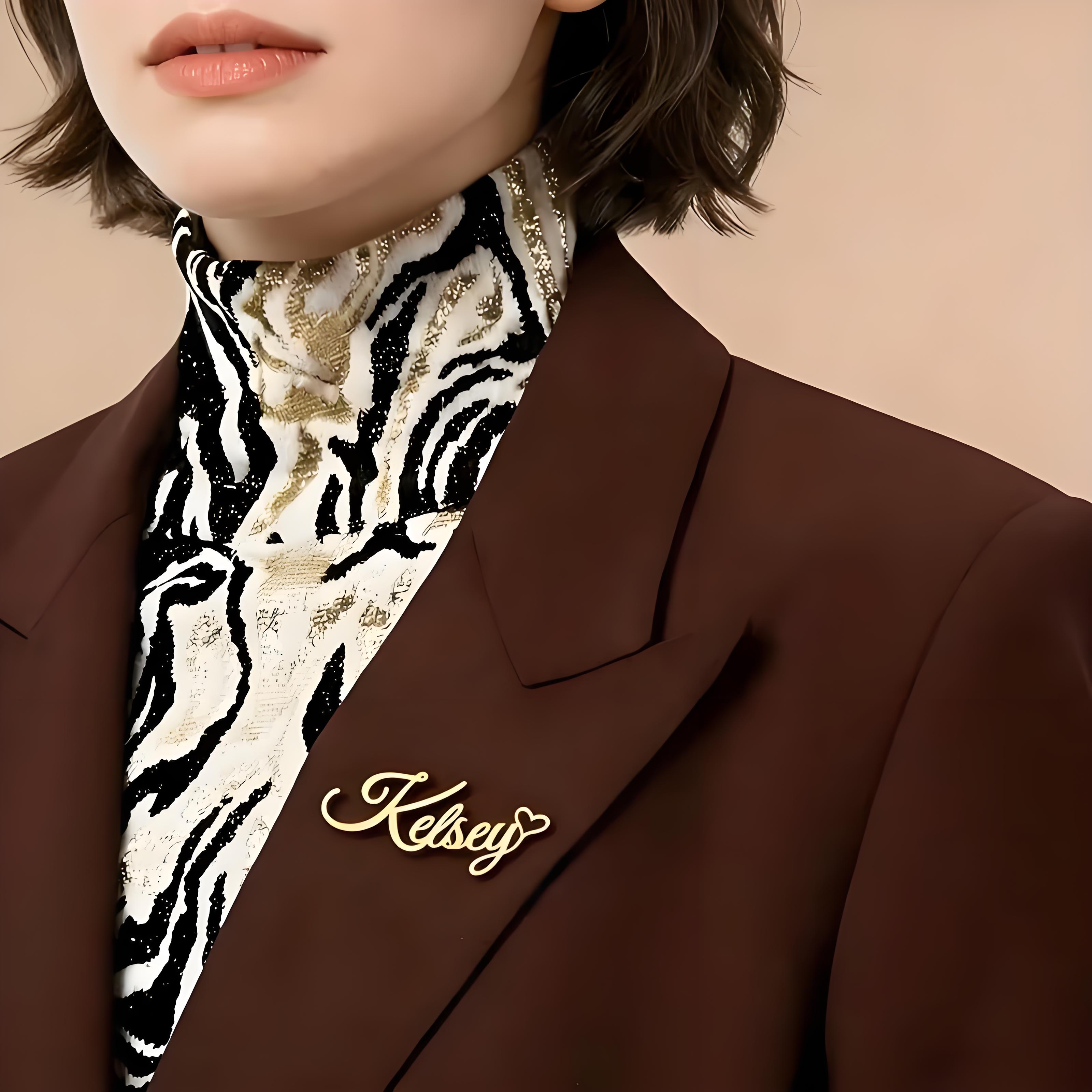 Custom Cursive Name Lapel Pin  - Embroidery Texture のレビューと価格