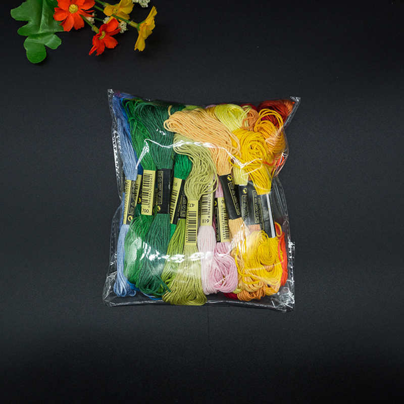 C 24/100/50 Multicolor Cross   - Embroidery Yarns のレビューと価格
